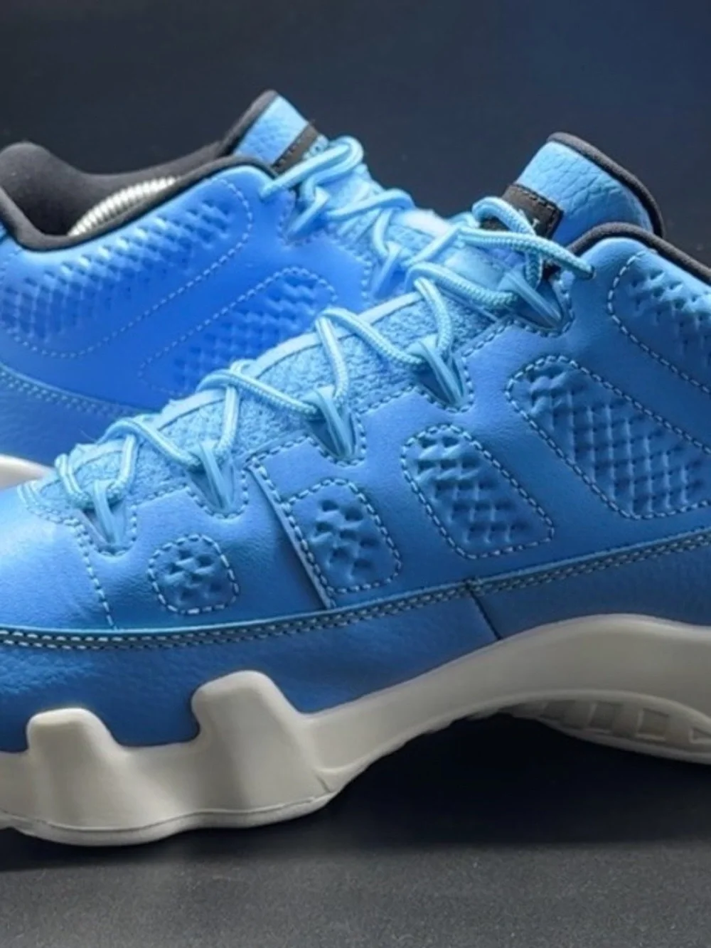 Air jordan 9 low pantone 832822-401 US size 9.5